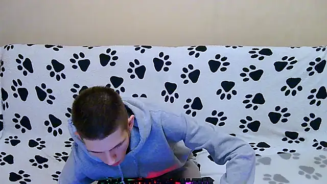 Snapshot of Lester_Broo chatting on April 19, 2026, 10:23 pm Lester Broo online show from April 19, 2026, 10:23 pm