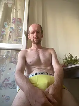 LynnAhNight online show from July 24, 2026, 3:26 am