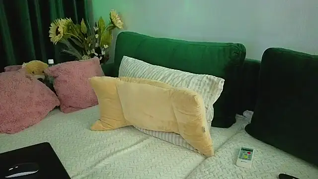 SweetAnia  online show from June 29, 2026, 7:58 pm