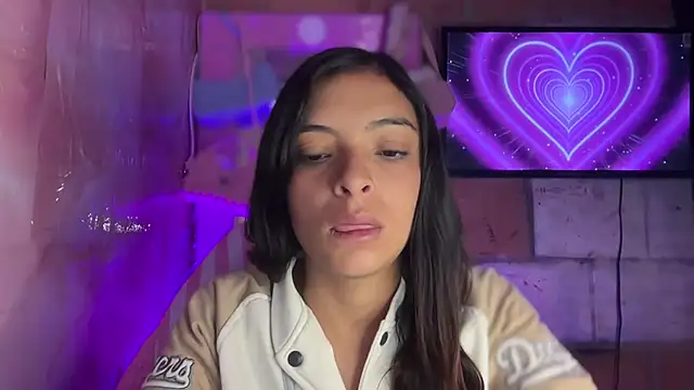 Snapshot of Skye_Moore chatting on June 23, 2026, 10:35 am Skye Moore online show from June 23, 2026, 10:35 am