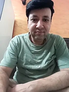 innocentboy1987 online show from May 19, 2026, 4:35 pm