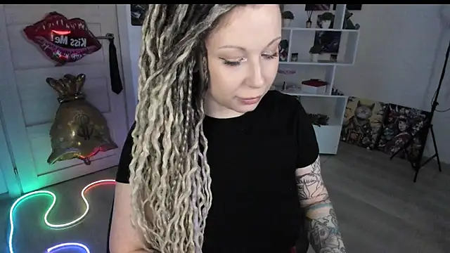HoneySallyMoore online show from May 12, 2026, 8:17 pm