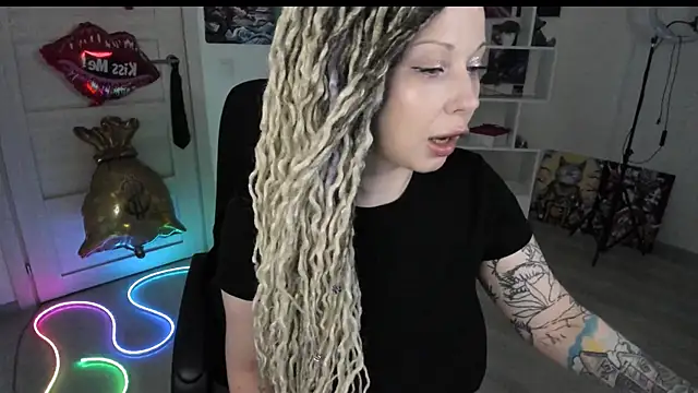 HoneySallyMoore online show from May 26, 2026, 6:59 pm