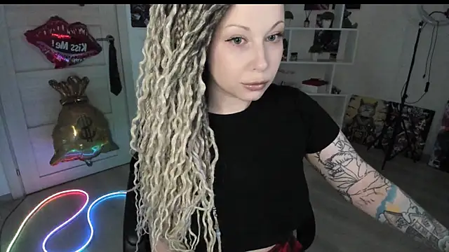 HoneySallyMoore online show from May 28, 2026, 7:44 pm