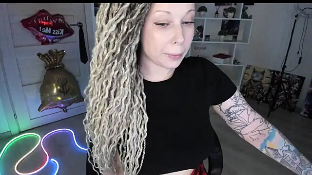 HoneySallyMoore online show from May 29, 2026, 8:29 pm