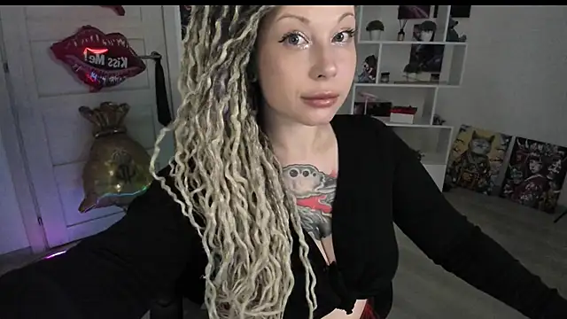 HoneySallyMoore online show from June 13, 2026, 7:34 pm