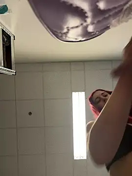 sexymelli18 online show from July 21, 2026, 3:25 pm