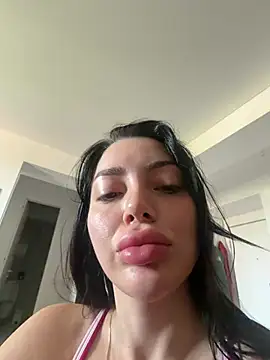 Mia Splash online show from July 31, 2026, 8:58 am
