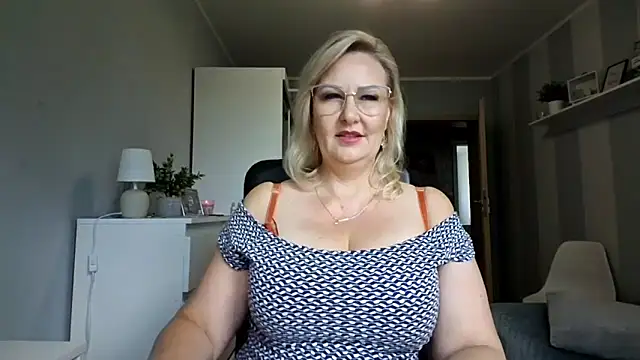 DianaLive online show from July 24, 2026, 7:06 am