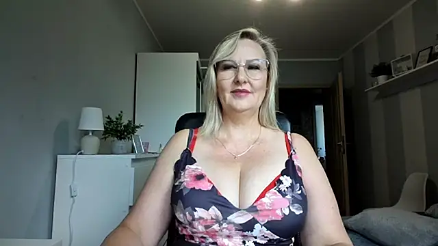 DianaLive online show from August 4, 2026, 7:11 am