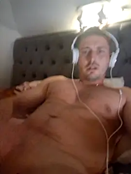 Dareczek300 online show from June 5, 2026, 10:37 pm