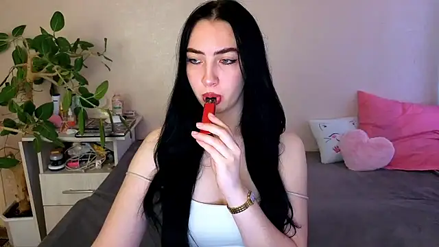 WildKittenX  online show from June 14, 2026, 4:03 am