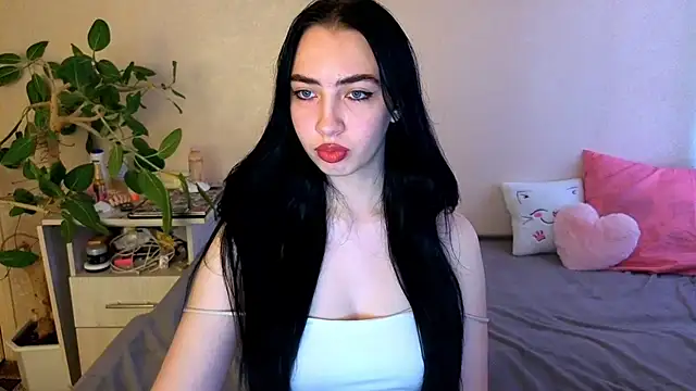 WildKittenX  online show from June 17, 2026, 4:04 am