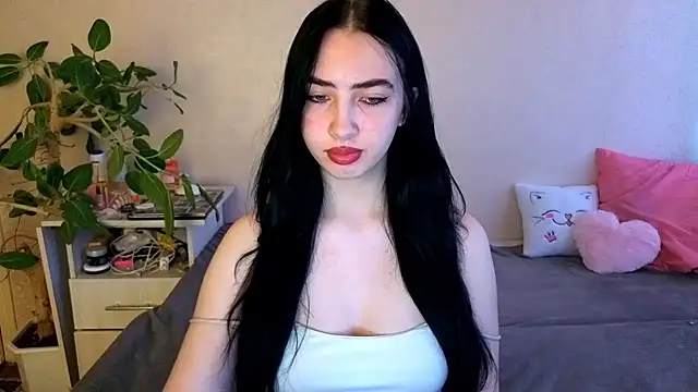 WildKittenX  online show from June 18, 2026, 4:02 am