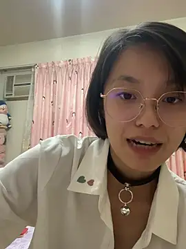 ladypaggy online show from April 29, 2026, 2:43 pm