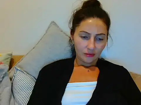 Irina9793 online show from July 5, 2026, 7:43 pm