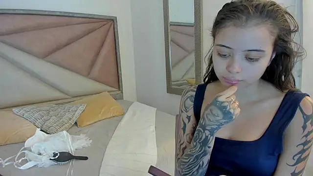SaskiaGrendel online show from July 19, 2026, 6:11 pm