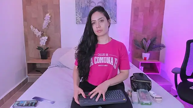 isabella winkler online show from June 18, 2026, 11:03 am