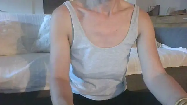Snapshot of Valentinette chatting on April 21, 2026, 5:25 am Valentinette online show from April 21, 2026, 5:25 am
