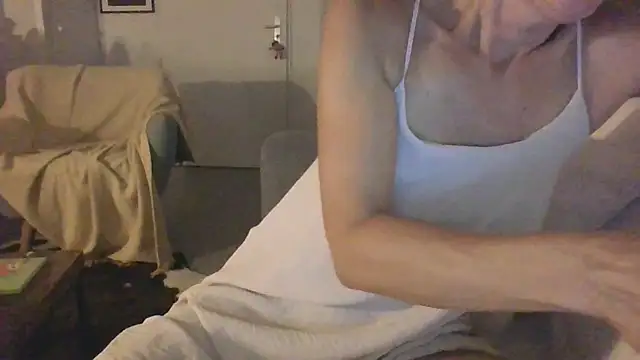 Snapshot of Valentinette chatting on August 1, 2026, 8:41 pm Valentinette online show from August 1, 2026, 8:41 pm
