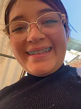 Karina Leon online show from July 6, 2026, 8:22 pm