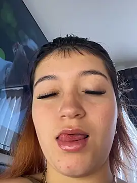 Karina Leon online show from July 12, 2026, 5:37 pm