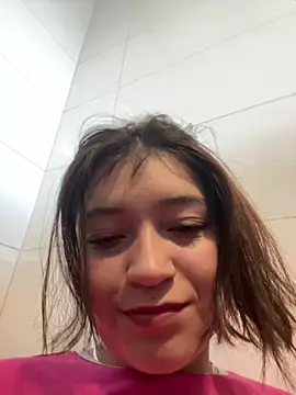 Karina Leon online show from August 7, 2026, 9:17 pm