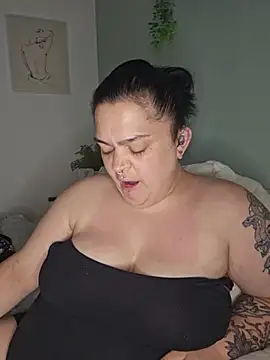 Saucy-Serenity online show from June 26, 2026, 9:19 pm