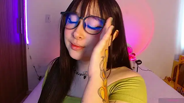 Oliviargf online show from April 28, 2026, 2:33 pm