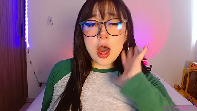 Oliviargf online show from May 9, 2026, 1:16 pm