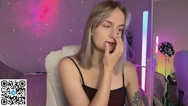  Vikky Moon  online show from July 23, 2026, 1:19 am