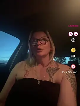 Snapshot of Curvy-Cleo chatting on May 21, 2026, 8:38 pm Curvy-Cleo online show from May 21, 2026, 8:38 pm
