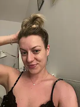 AnnastasiaMills online show from April 27, 2026, 7:34 pm