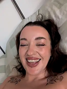Petite Juicy Olive online show from June 24, 2026, 8:57 am