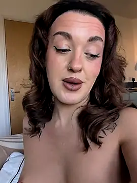 Petite Juicy Olive online show from July 9, 2026, 8:07 am
