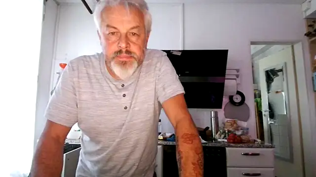 Snapshot of Berg_Boy chatting on June 2, 2026, 3:47 pm Berg Boy online show from June 2, 2026, 3:47 pm