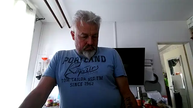 Snapshot of Berg_Boy chatting on June 6, 2026, 1:49 pm Berg Boy online show from June 6, 2026, 1:49 pm