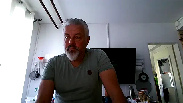 Snapshot of Berg_Boy chatting on June 14, 2026, 6:15 am Berg Boy online show from June 14, 2026, 6:15 am