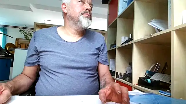 Snapshot of Berg_Boy chatting on July 1, 2026, 12:51 pm Berg Boy online show from July 1, 2026, 12:51 pm