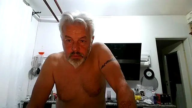 Snapshot of Berg_Boy chatting on July 8, 2026, 10:36 pm Berg Boy online show from July 8, 2026, 10:36 pm