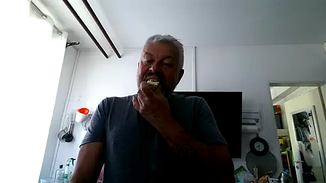 Snapshot of Berg_Boy chatting on August 4, 2026, 10:40 am Berg Boy online show from August 4, 2026, 10:40 am