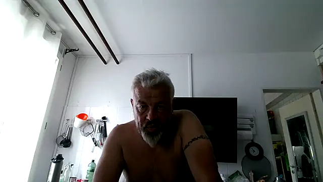 Snapshot of Berg_Boy chatting on August 6, 2026, 4:53 pm Berg Boy online show from August 6, 2026, 4:53 pm
