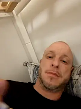 svenpfeifer online show from May 15, 2026, 2:40 am