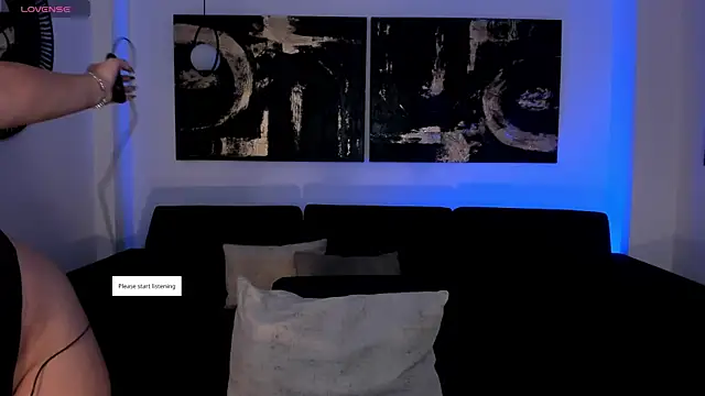 CandaseRussell online show from May 8, 2026, 3:23 am