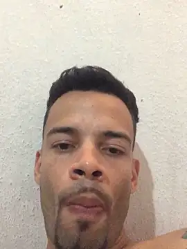 Snapshot of HenriquePhn chatting on June 14, 2026, 7:38 pm HenriquePhn online show from June 14, 2026, 7:38 pm