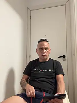Snapshot of mateocali25 chatting on July 17, 2026, 2:24 pm mateocali25 online show from July 17, 2026, 2:24 pm