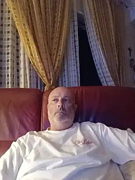 Alexis Bull online show from July 23, 2026, 11:02 pm