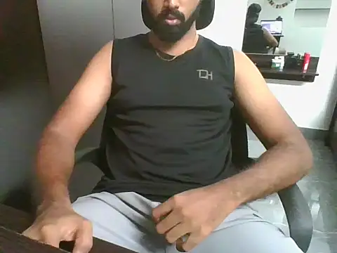 lovelyakash69 online show from May 13, 2026, 8:23 am