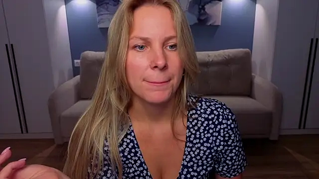 MelanieBennett online show from July 16, 2026, 9:26 am