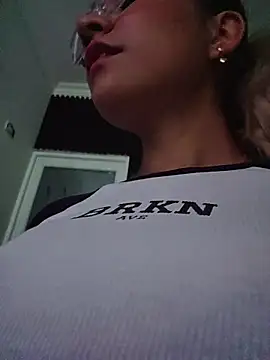 Pretty roxxyy online show from June 27, 2026, 11:15 am